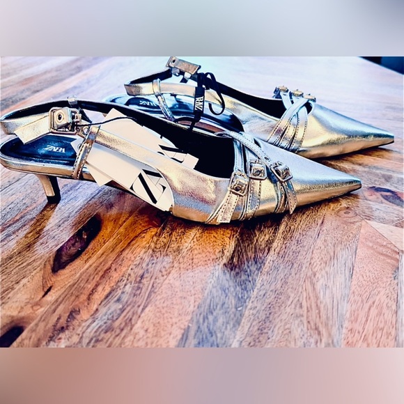 Zara NWT Metallic Silver Pointed Kitten Heels - Picture 3 of 6